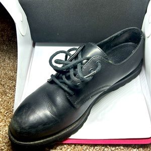 Great on the go shoes. Comfortable for walking! Free with the purchase of item!